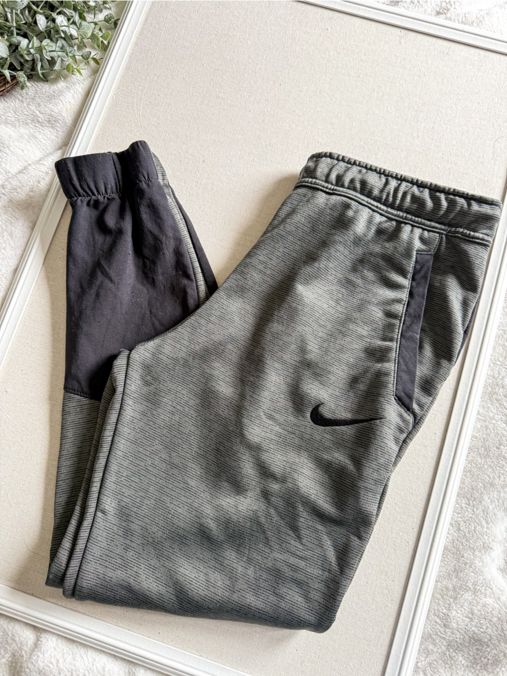 Nike Dri Fit Joggers Mens Medium Gray Black Athletic Pants Tapered Training